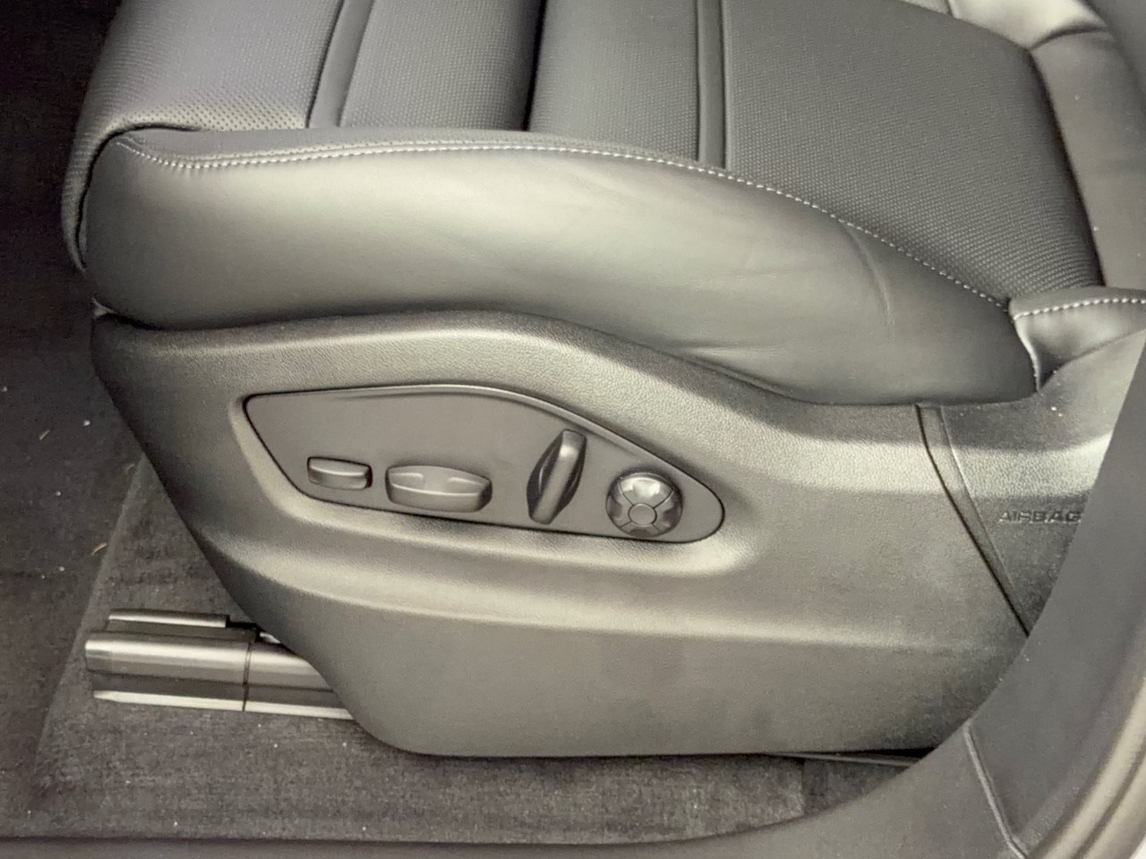 New 2026 Porsche Cayenne Coupe AWD/4WD image 16