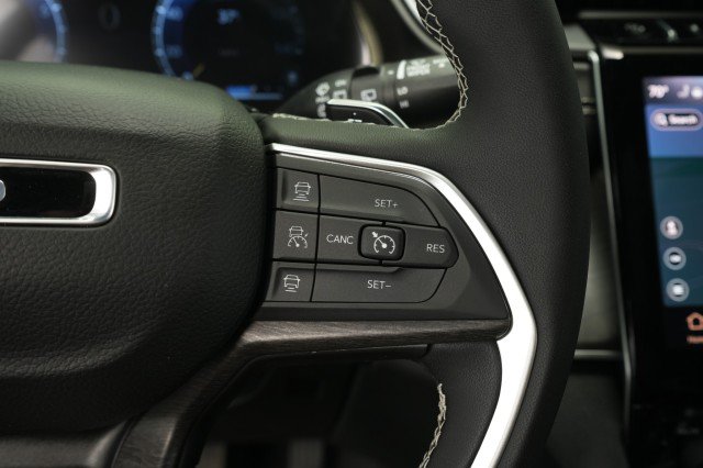 Used 2025 Jeep Grand Cherokee L Limited w/ Luxury Tech Group II AWD/4WD image 43