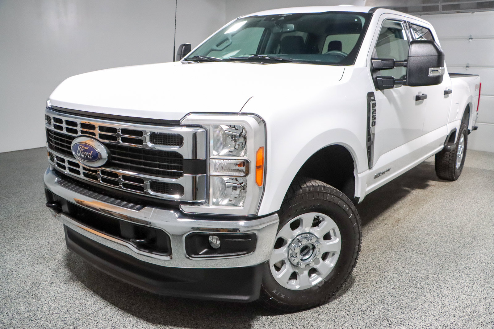 Used 2023 Ford F250 XLT w/ FX4 Off-Road Package AWD/4WD image 32