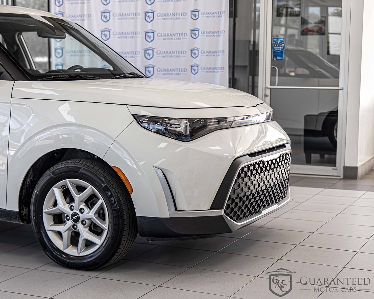 Used 2023 Kia Soul LX w/ Option Group 015 FWD image 4