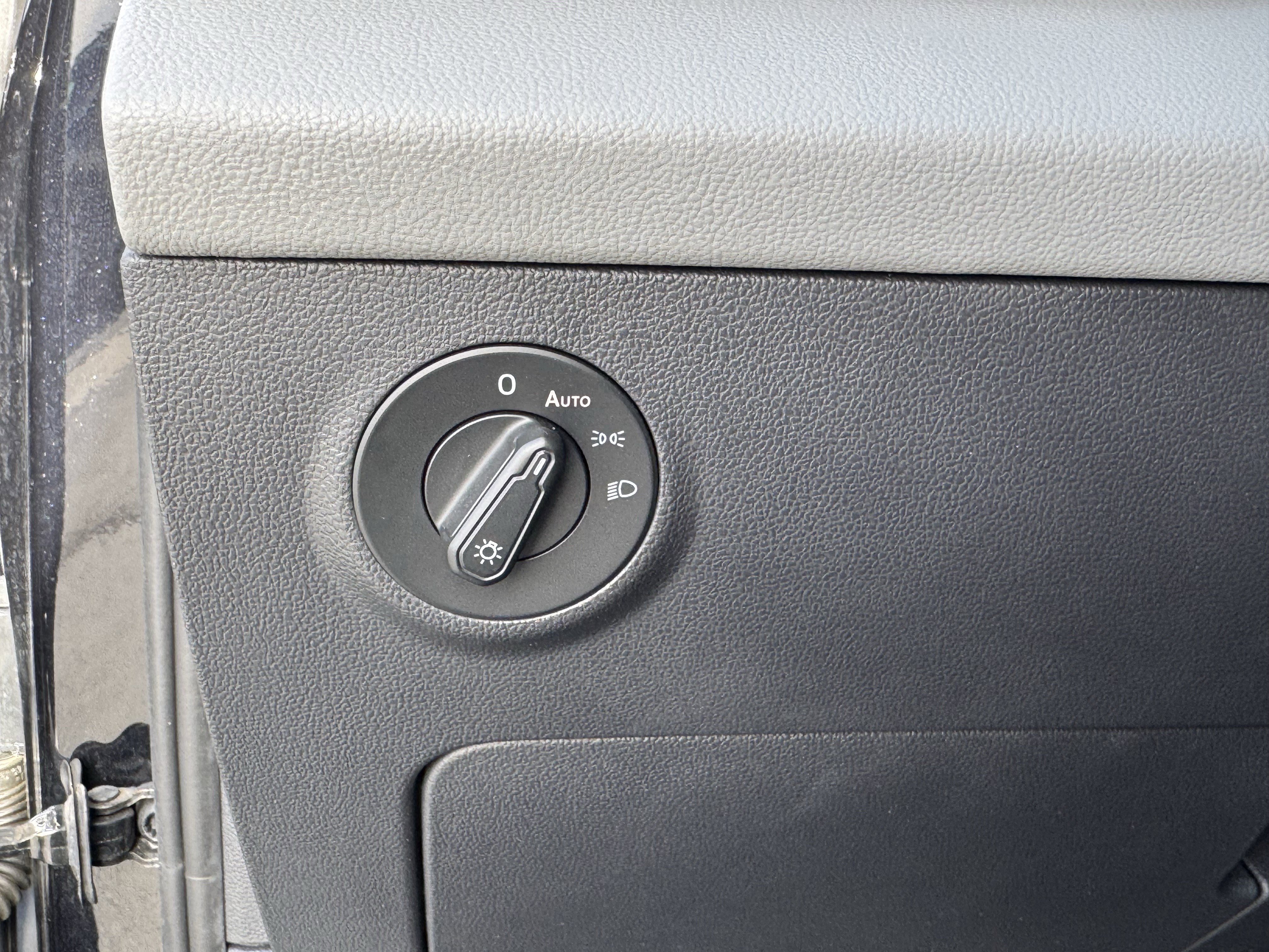 Certified 2023 Volkswagen Taos SE w/ Panoramic Sunroof Package image 30