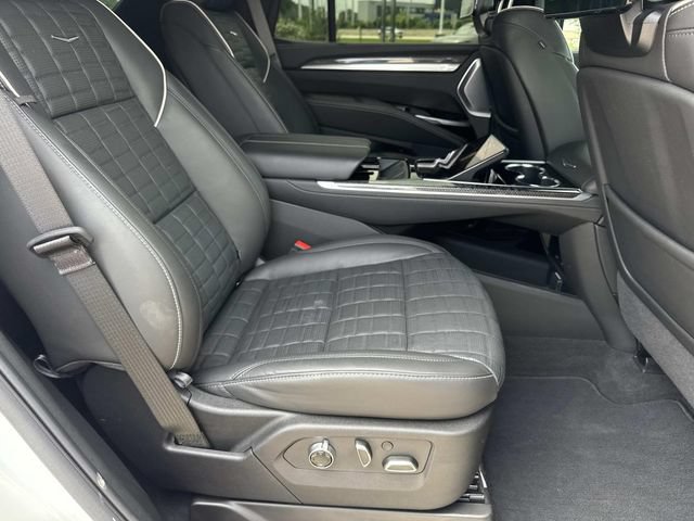 Used 2025 Cadillac Escalade V AWD/4WD image 10