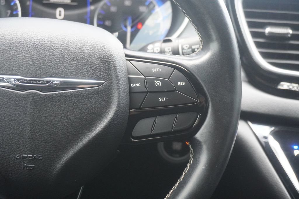 Used 2020 Chrysler Pacifica Touring w/ S Appearance Package FWD image 15