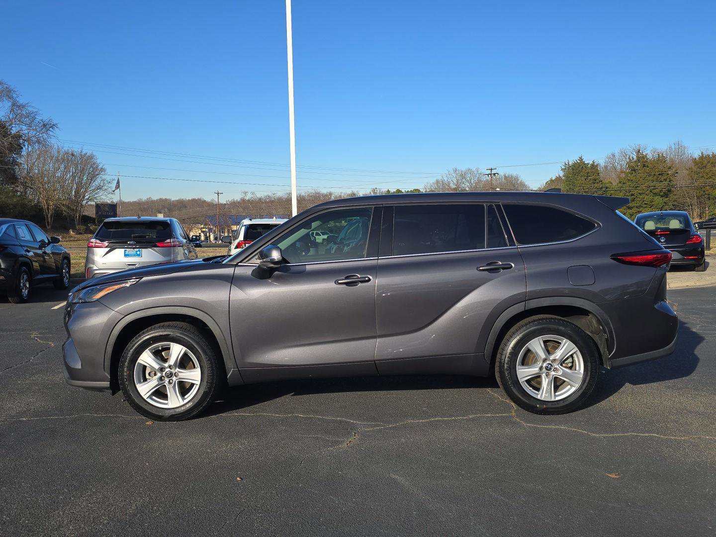 Used 2022 Toyota Highlander L image 9