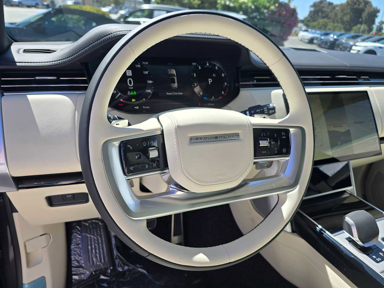 New 2025 Land Rover Range Rover SE image 27