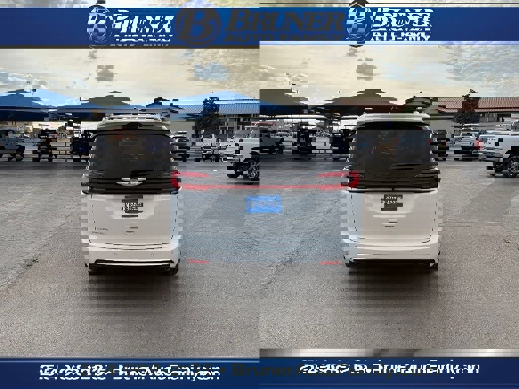 New 2026 Chrysler Pacifica Pinnacle image 6