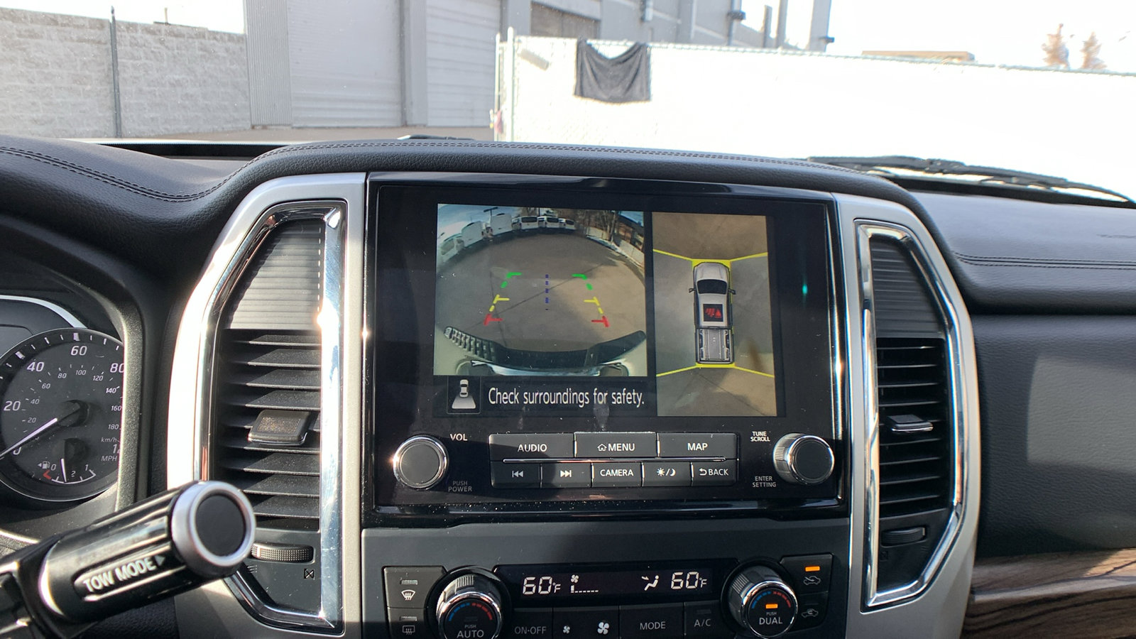 Used 2020 Nissan Titan SL w/ Moonroof Package image 17