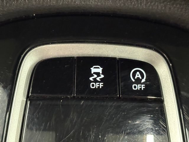 Used 2025 Toyota Corolla Cross XLE FWD image 28