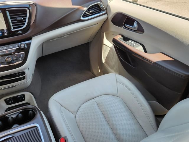 Used 2018 Chrysler Pacifica Touring-L Plus w/ Advanced Safetytec Group FWD image 26