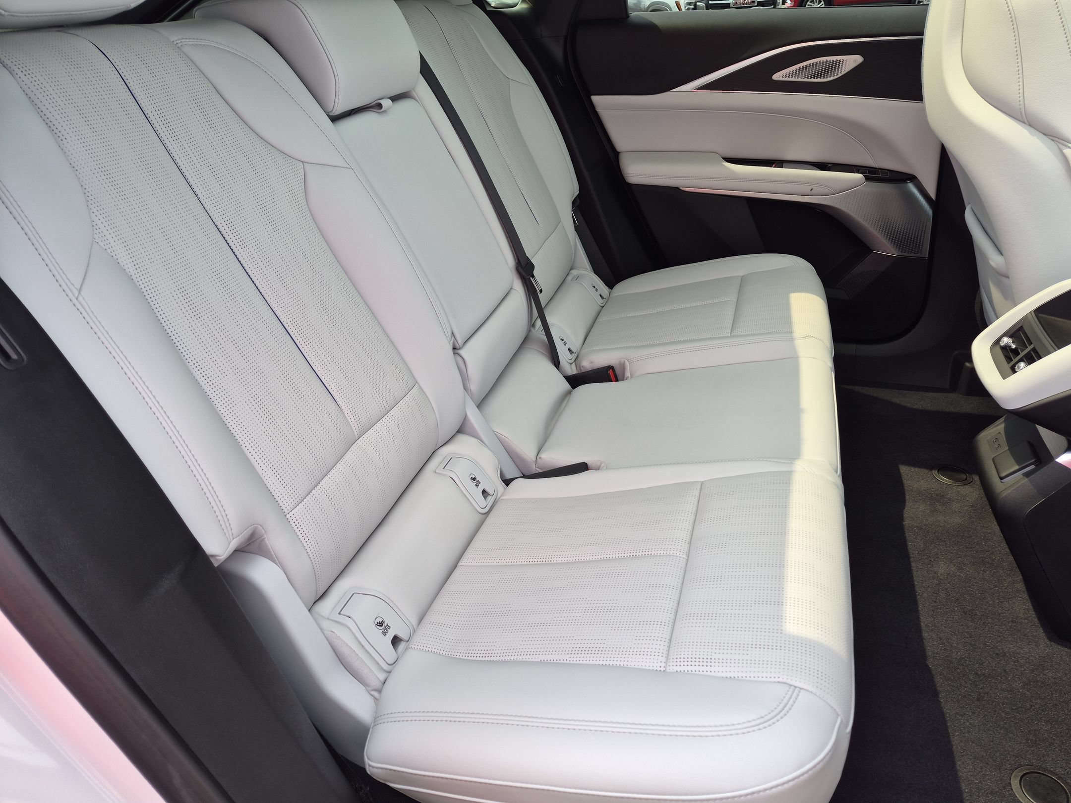 Certified 2024 Cadillac Lyriq Luxury AWD/4WD image 27