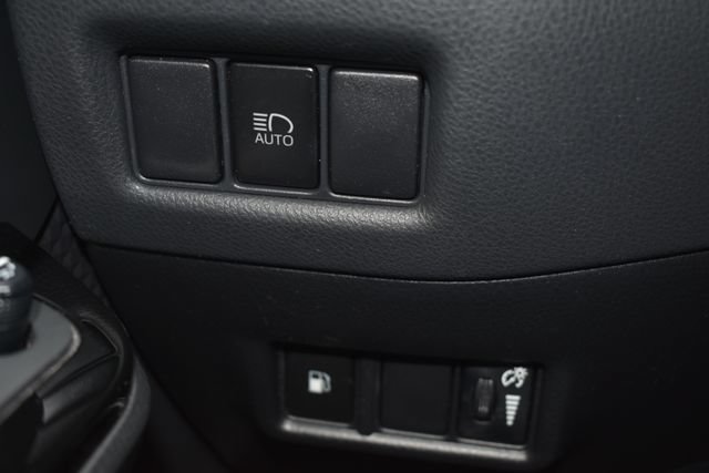 Used 2019 Toyota C-HR XLE FWD image 22
