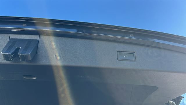 Used 2024 Volkswagen Tiguan SE R-Line image 38