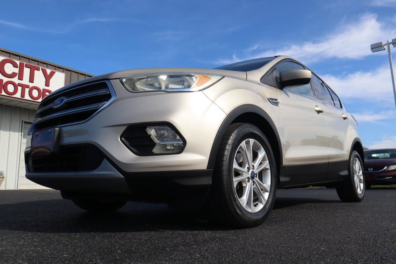 Used 2017 Ford Escape SE FWD image 15