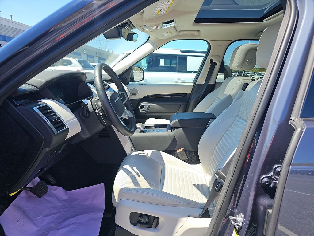 Used 2025 Land Rover Discovery S image 5