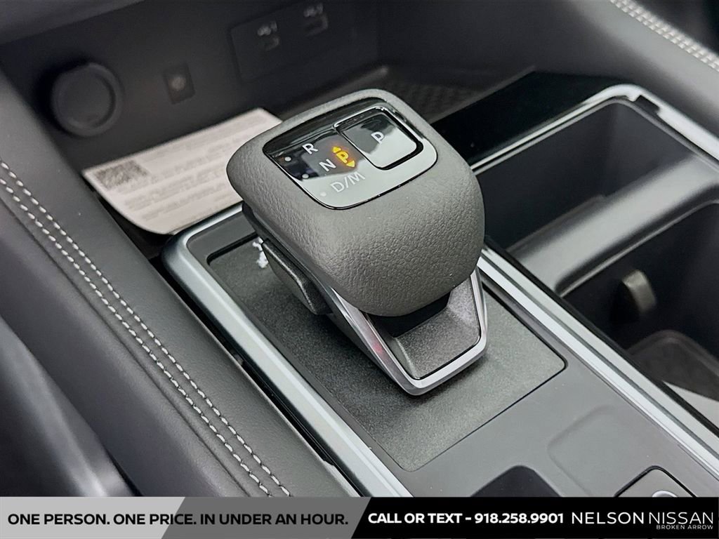 New 2025 Nissan Pathfinder Platinum w/ Black Appearance Package image 17