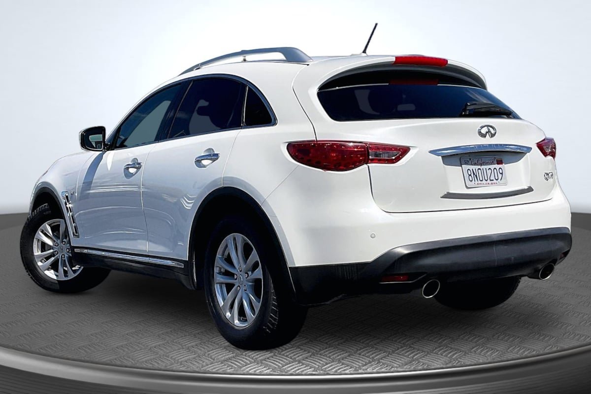 Used 2017 INFINITI QX70 AWD w/ Premium Package image 2