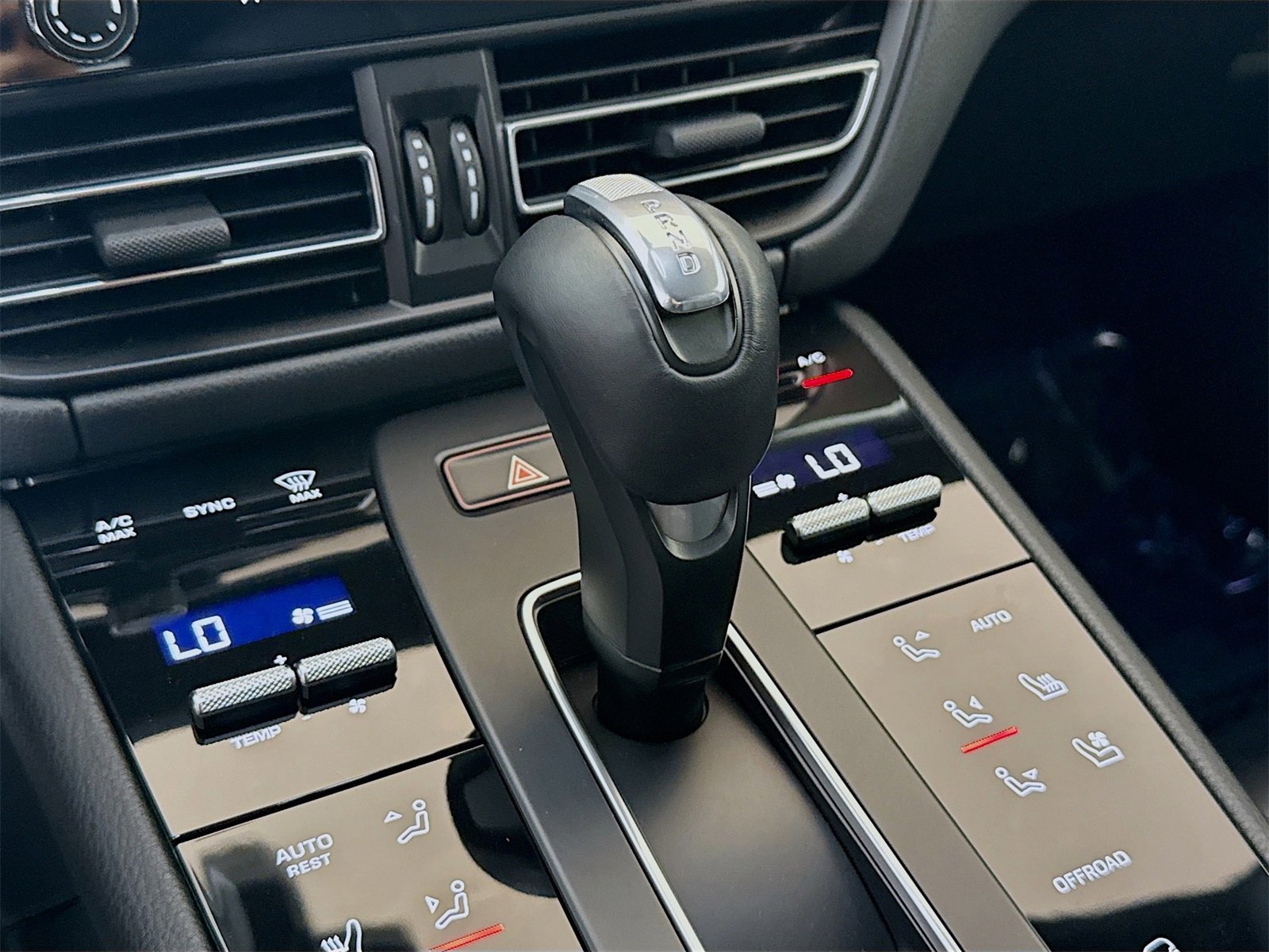 Used 2022 Porsche Macan image 14