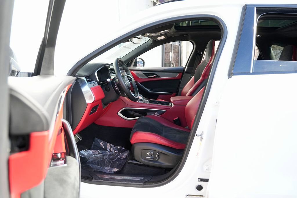 Used 2022 Jaguar F-PACE SVR image 23