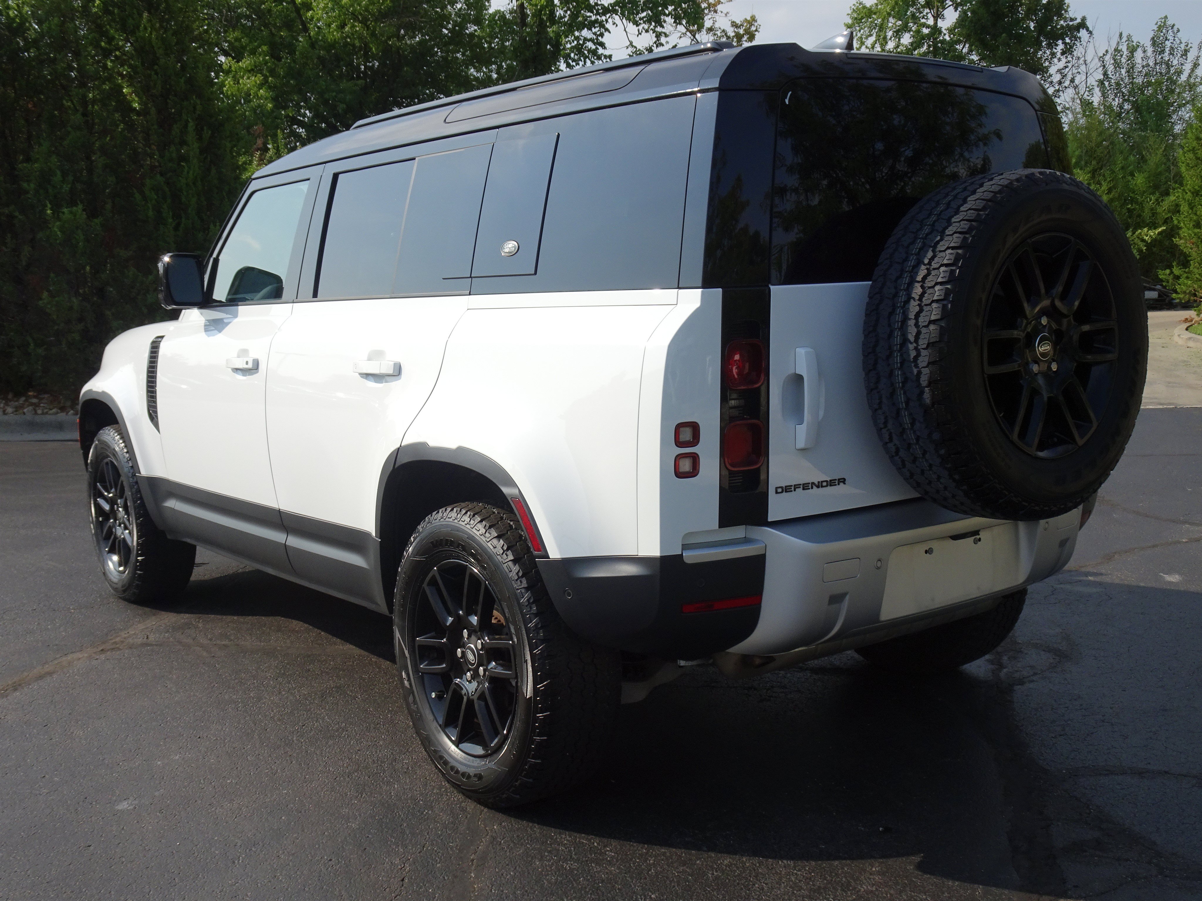 Certified 2024 Land Rover Defender 110 S AWD/4WD image 8