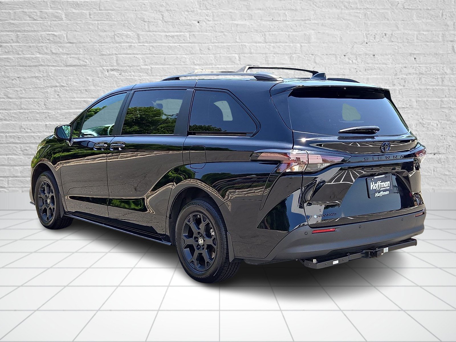 Used 2025 Toyota Sienna XLE Woodland Edition AWD/4WD image 4
