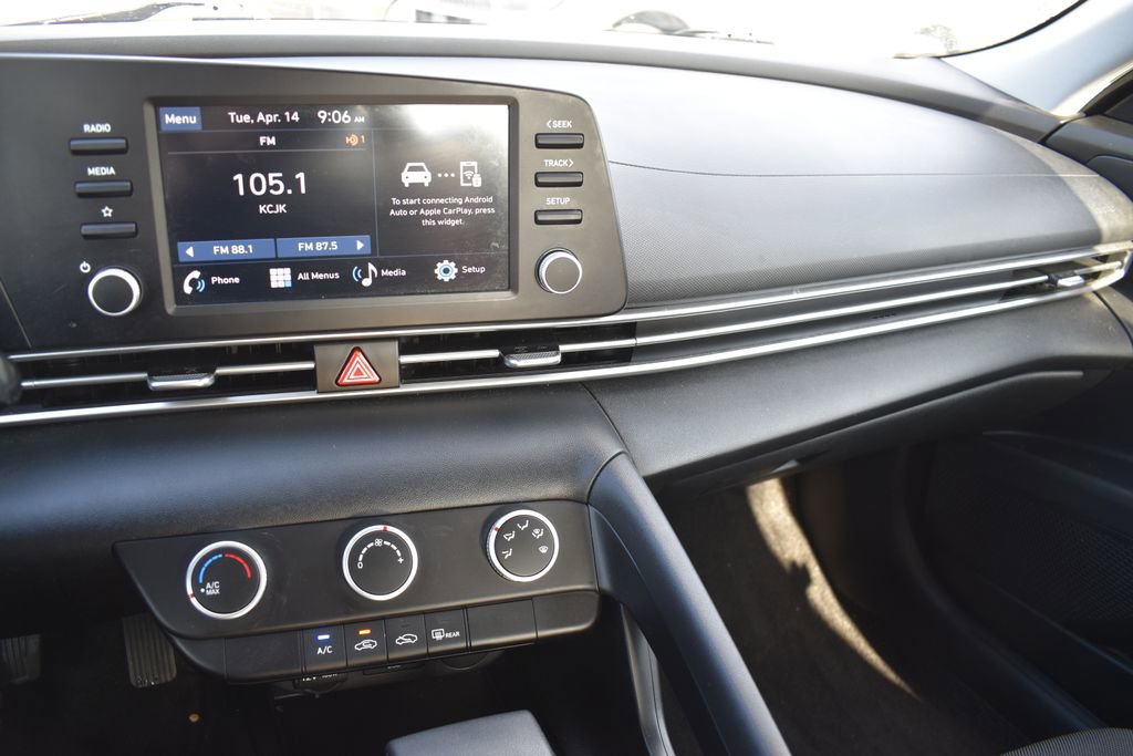Used 2024 Hyundai Elantra SE image 13