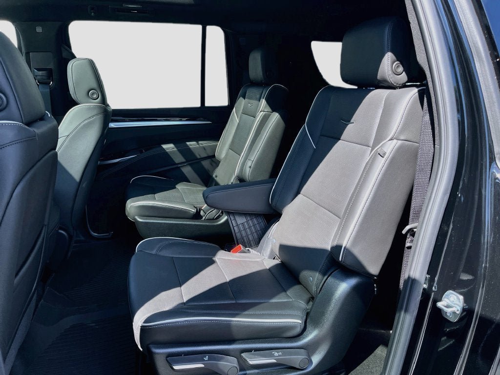 New 2026 Cadillac Escalade ESV Luxury w/ LPO, Radiant Package AWD/4WD image 28