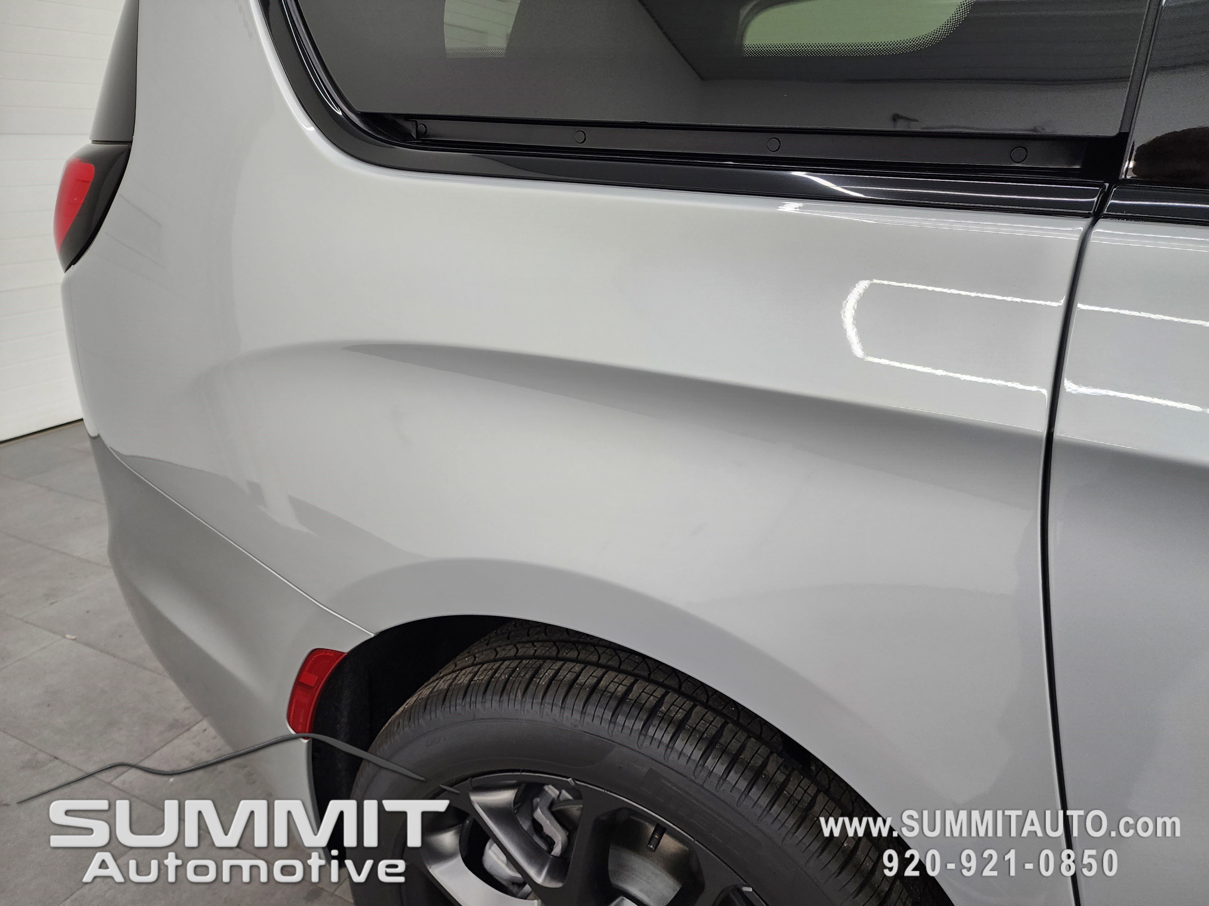 New 2026 Chrysler Pacifica Limited w/ S Appearance Package image 28