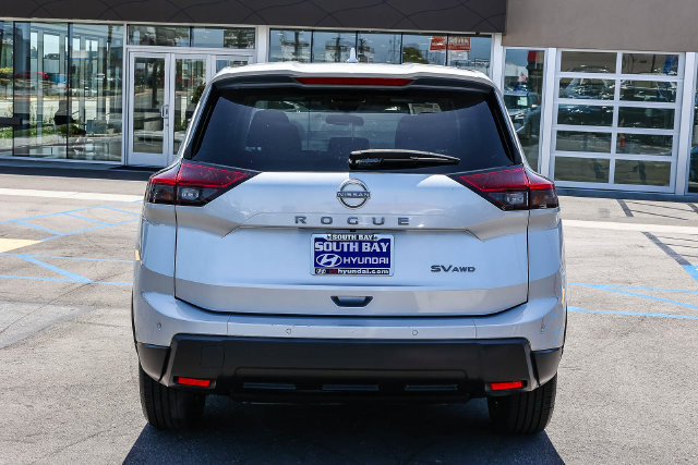 Used 2024 Nissan Rogue SV AWD/4WD image 5