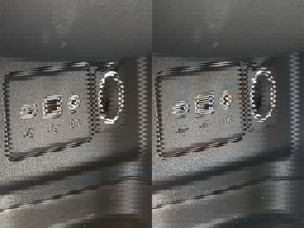 Used 2020 Chevrolet Equinox LT w/ Driver Convenience Package image 28