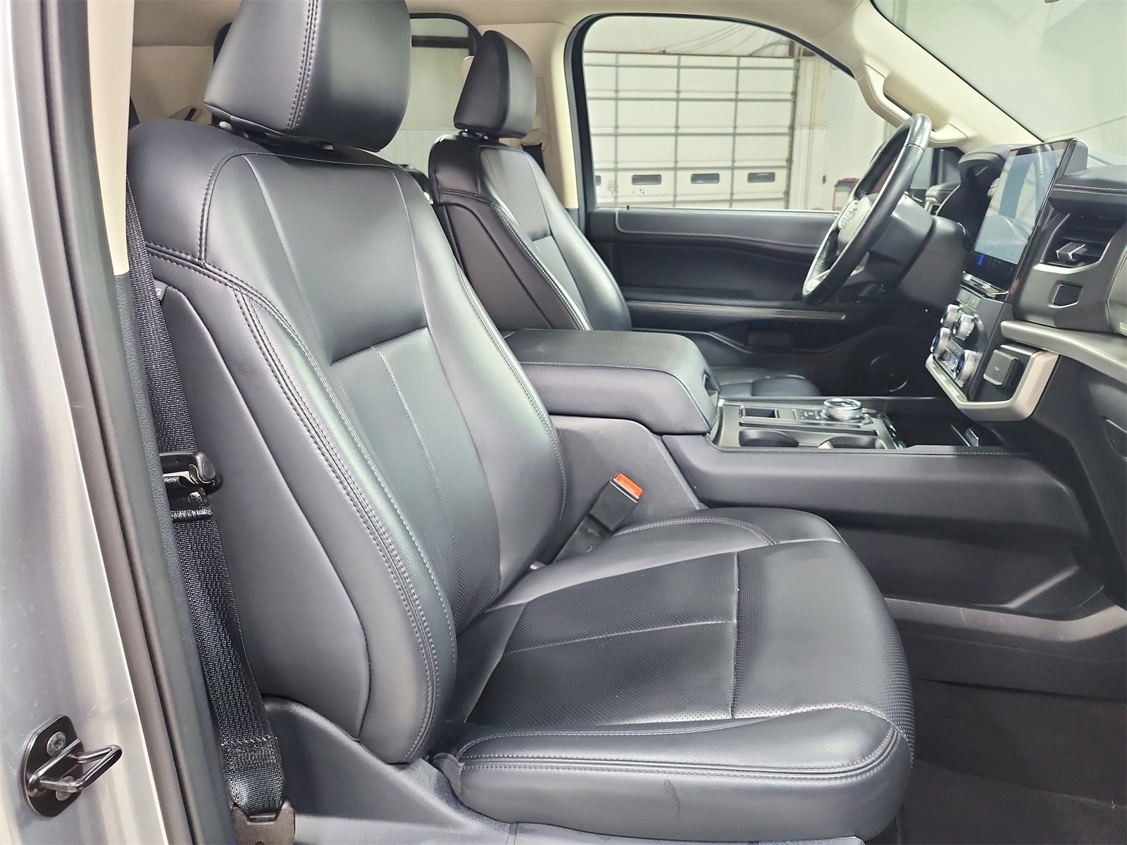 Used 2024 Ford Expedition Max XLT image 39