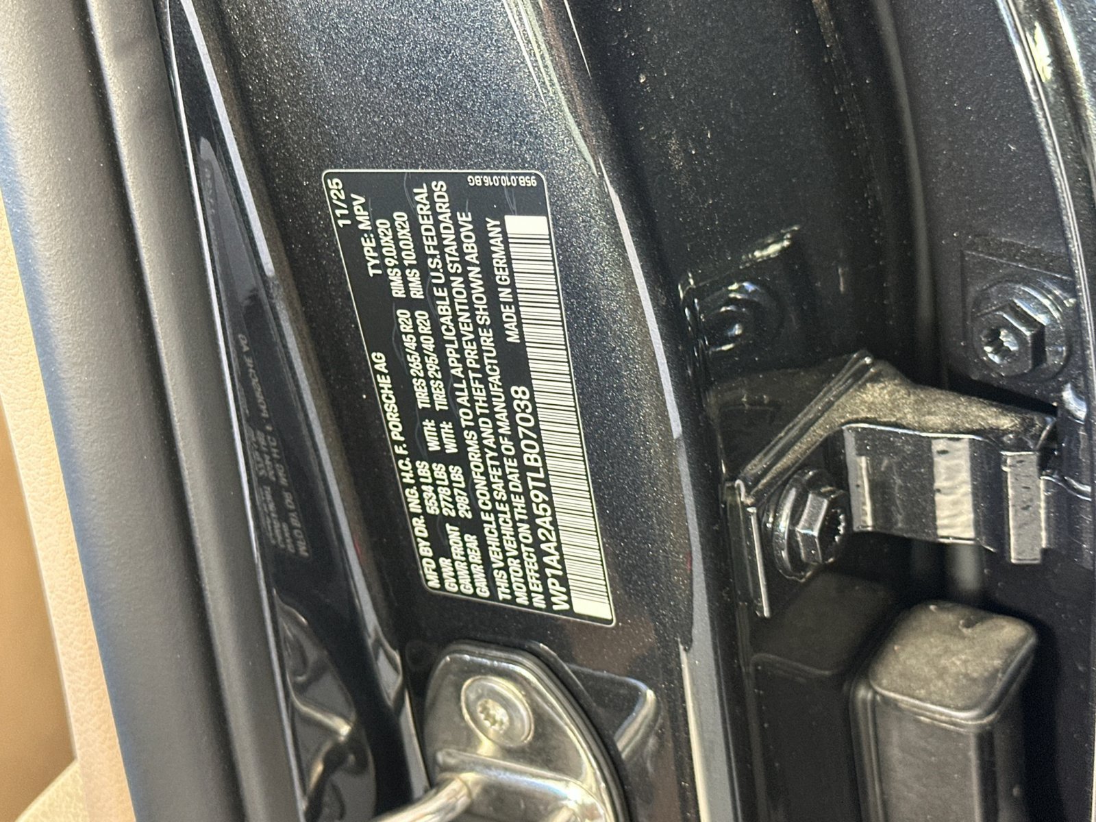 Certified 2026 Porsche Macan AWD/4WD image 34