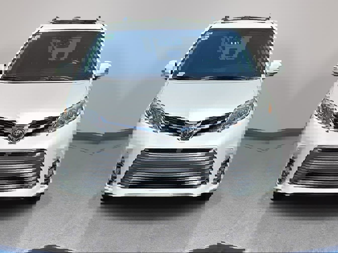 Used 2018 Toyota Sienna Limited image 2