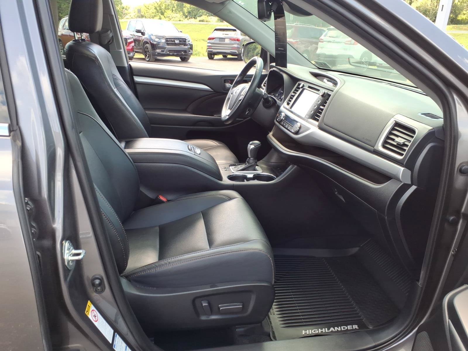 Used 2019 Toyota Highlander XLE AWD/4WD image 19