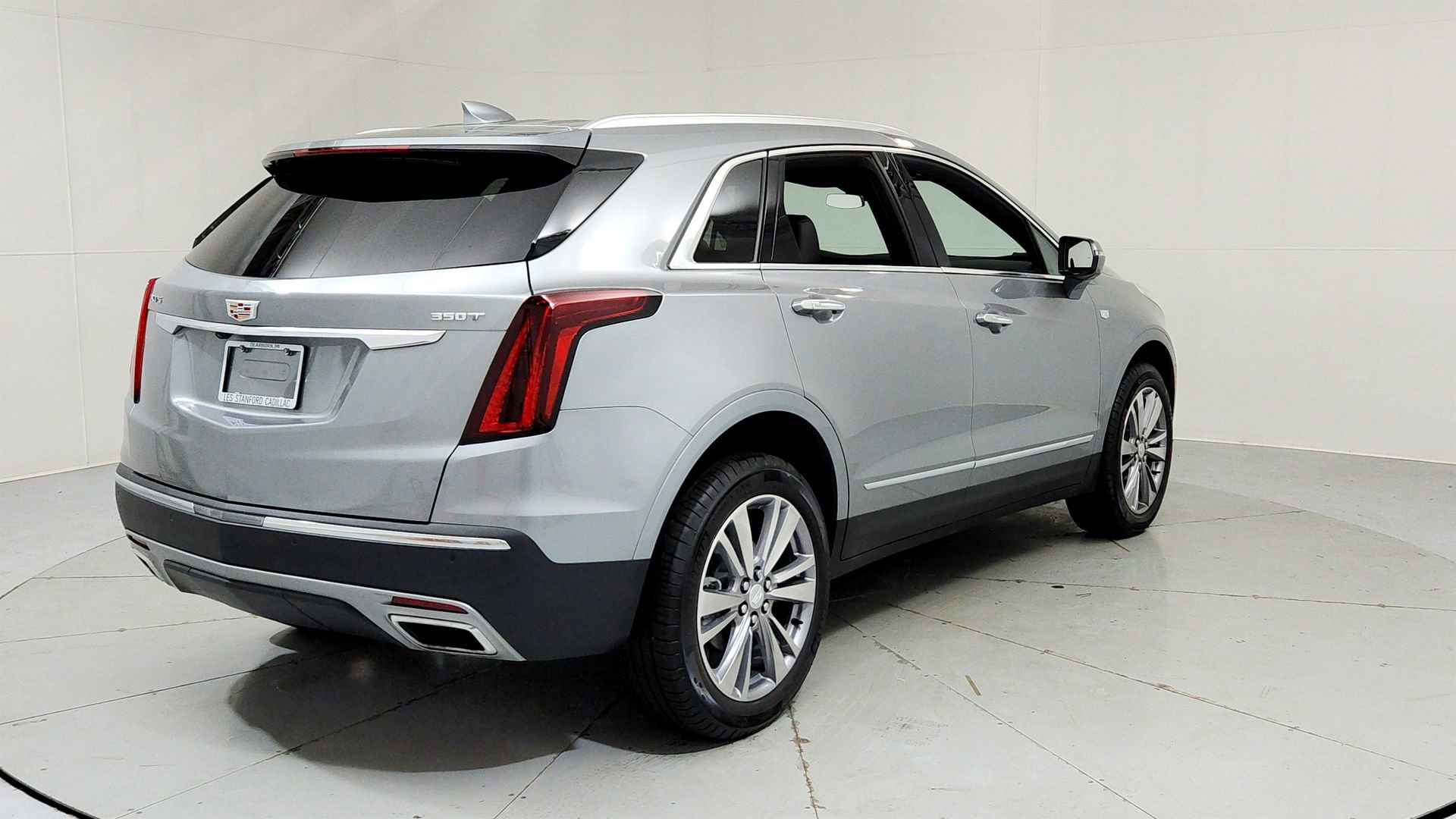 Used 2025 Cadillac XT5 Premium Luxury w/ LPO, Floor Liner Package FWD image 5