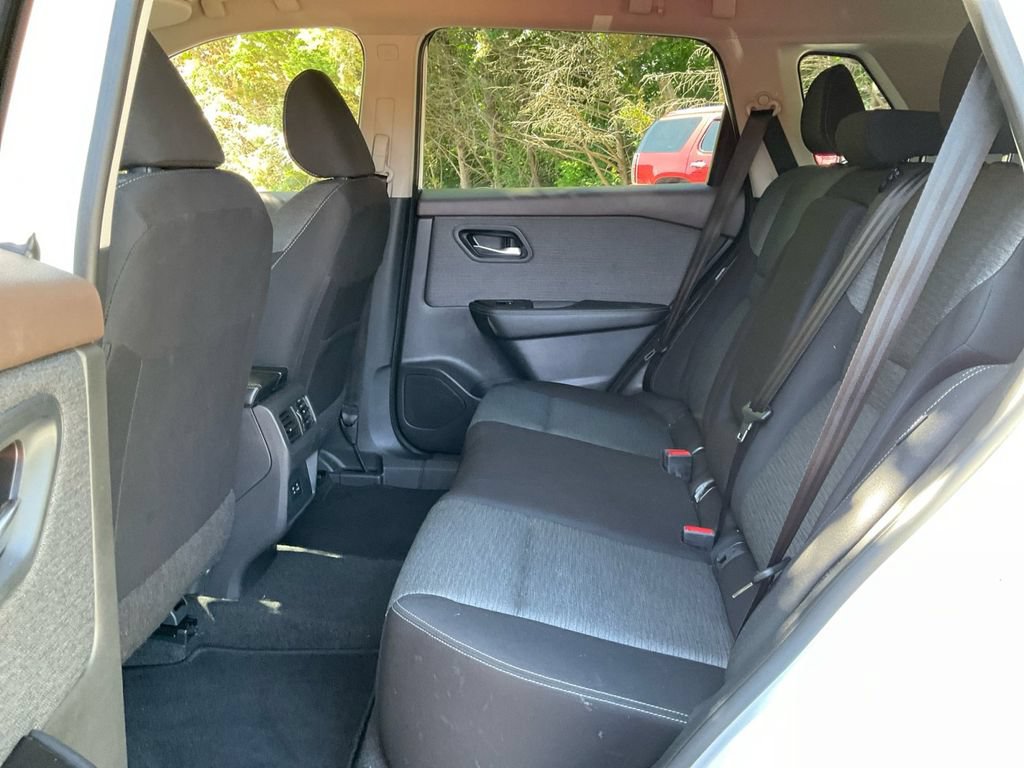 Used 2023 Nissan Rogue SV AWD/4WD image 28