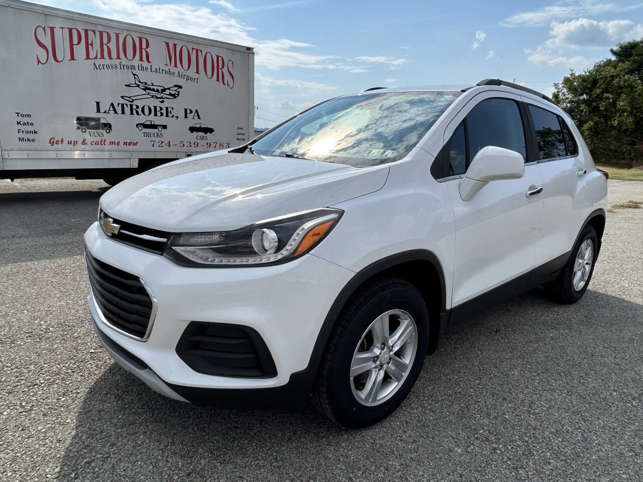 Used 2017 Chevrolet Trax LT w/ Sun & Sound Package image 2
