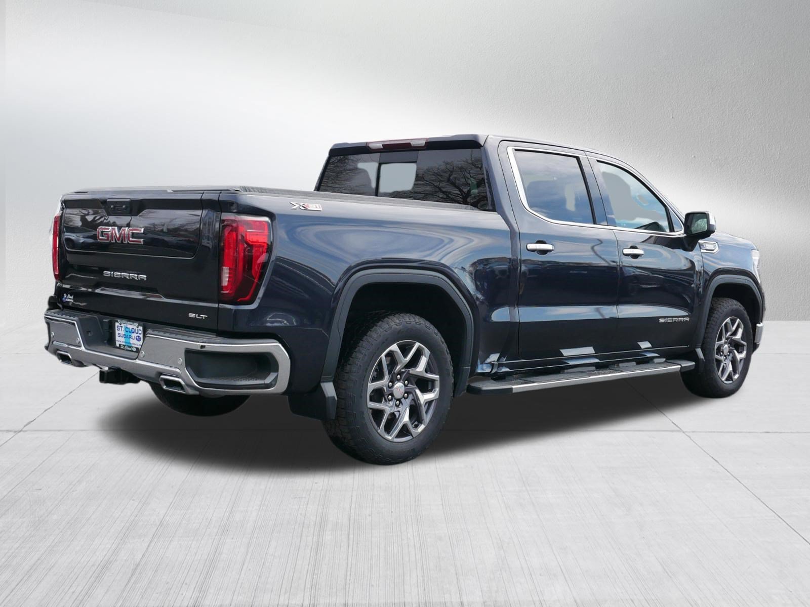 Used 2022 GMC Sierra 1500 SLT w/ SLT Premium Plus Package AWD/4WD image 7