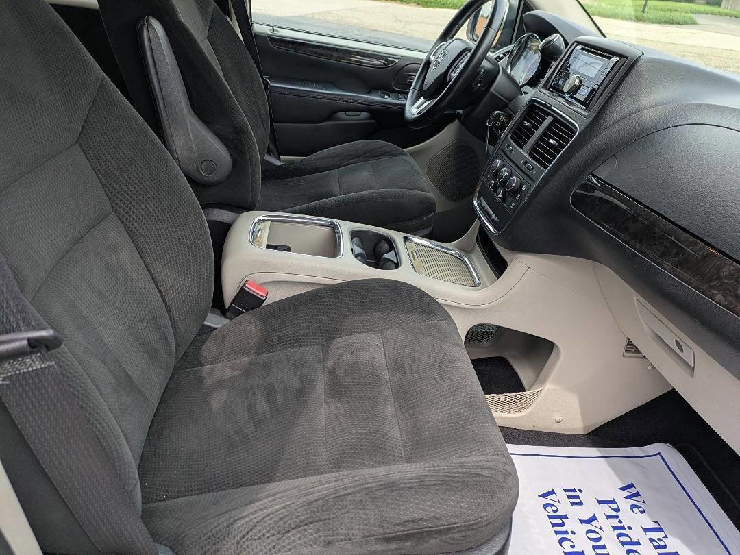 Used 2015 Dodge Grand Caravan SXT w/ UConnect Hands-Free Group image 11