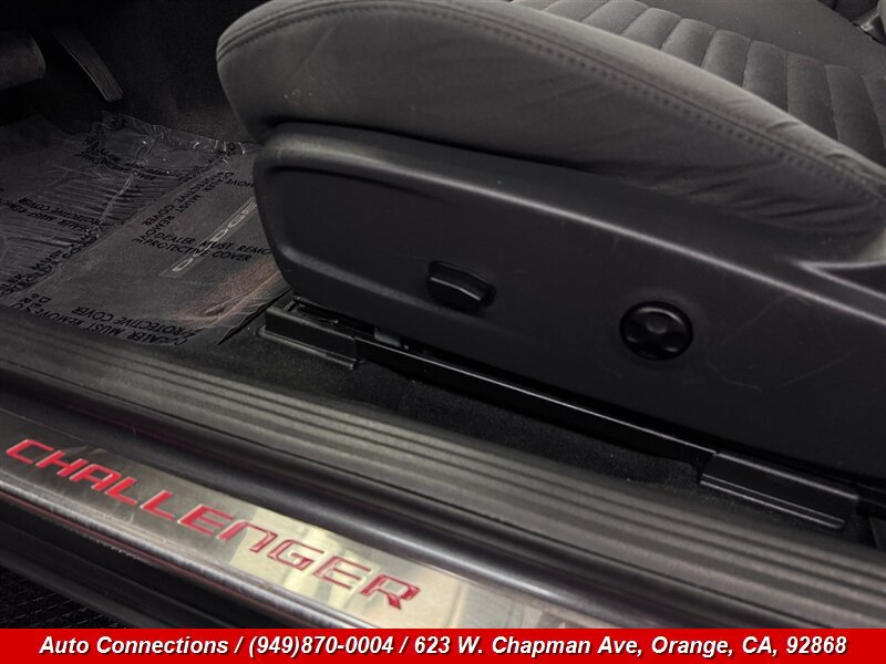 Used 2013 Dodge Challenger SXT RWD image 21