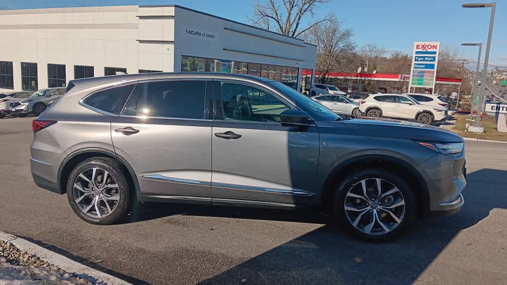 Used 2023 Acura MDX SH-AWD w/ Technology Package image 7