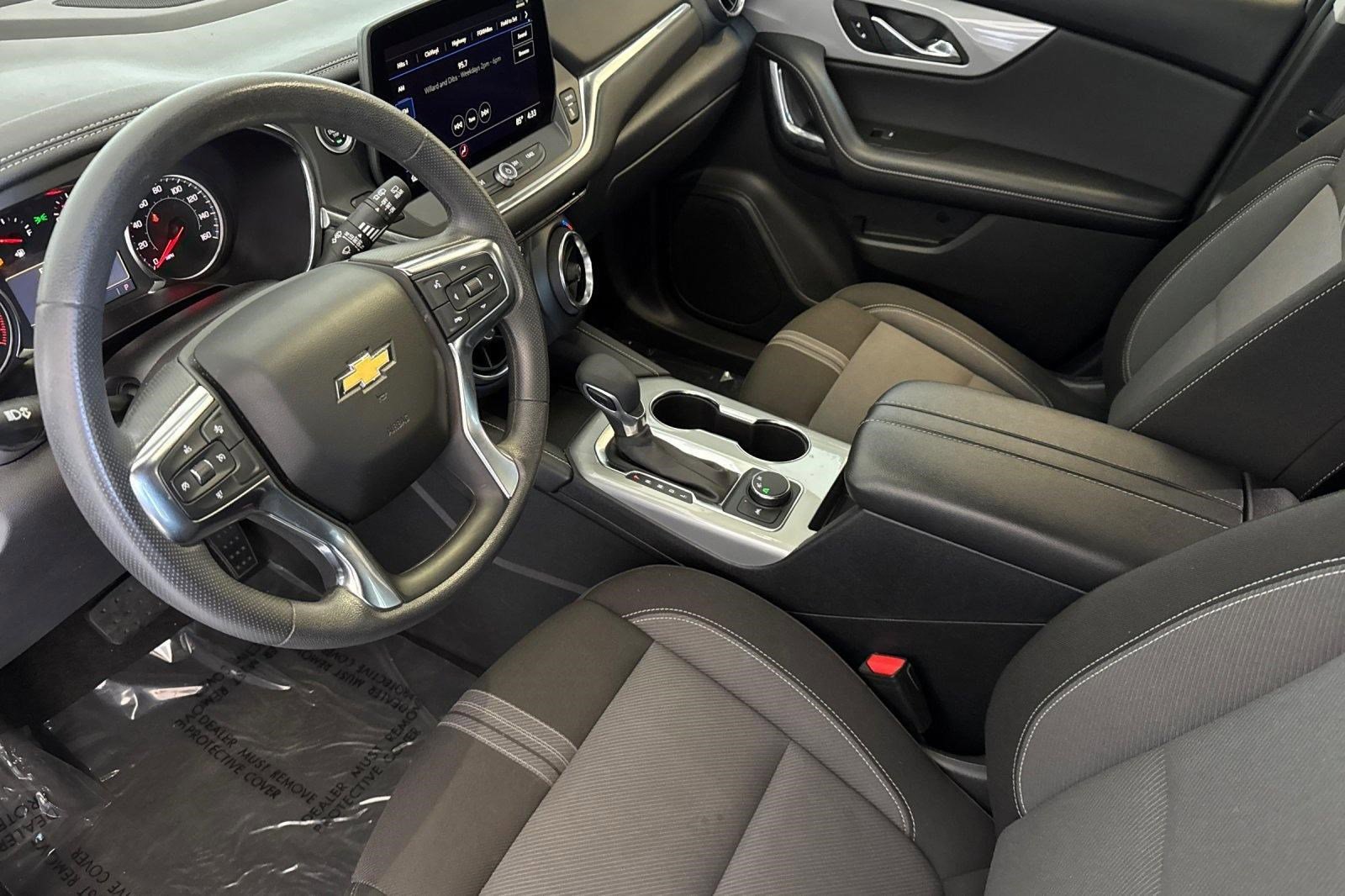 Used 2025 Chevrolet Blazer LT image 4