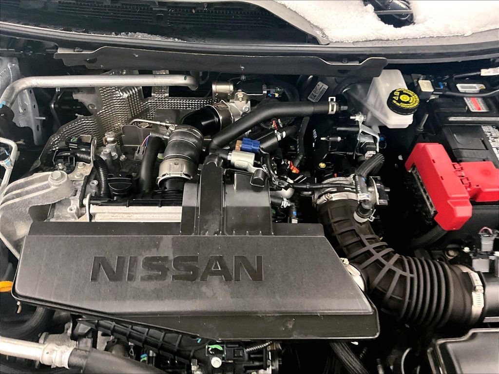 Used 2024 Nissan Rogue S image 32