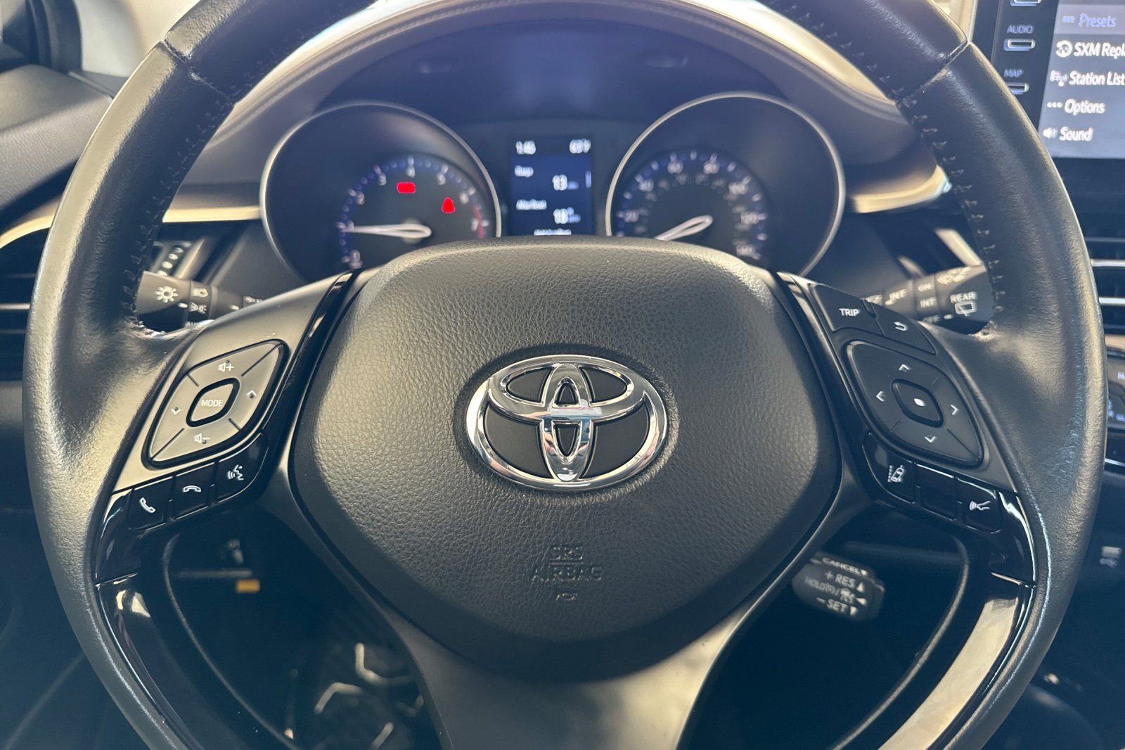 Used 2022 Toyota C-HR Limited FWD image 23