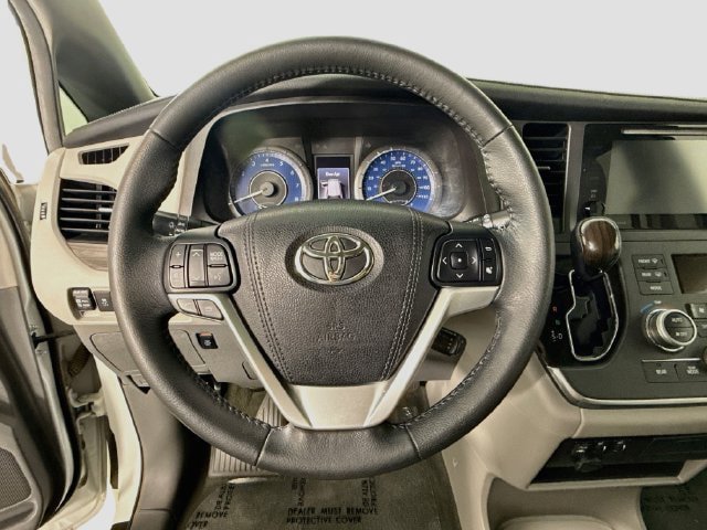 Certified 2017 Toyota Sienna XLE FWD image 13