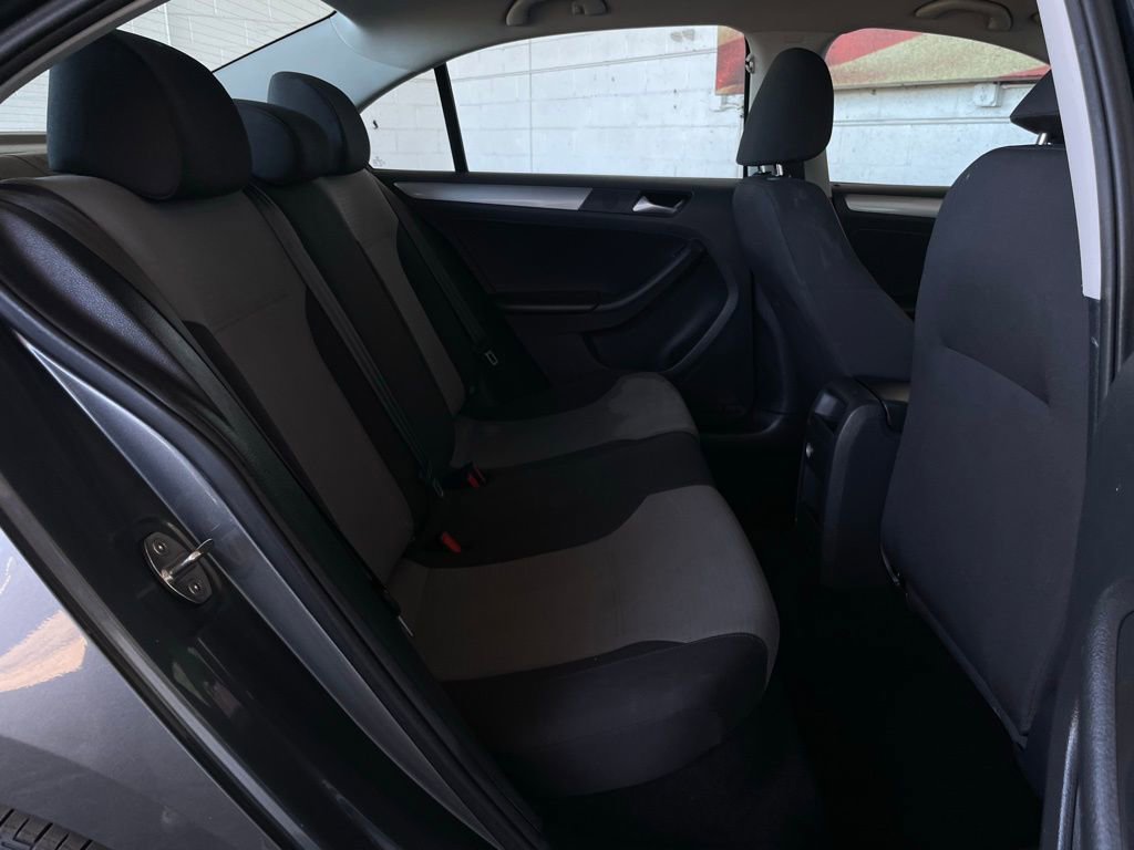 Used 2019 Toyota Camry SE FWD image 15