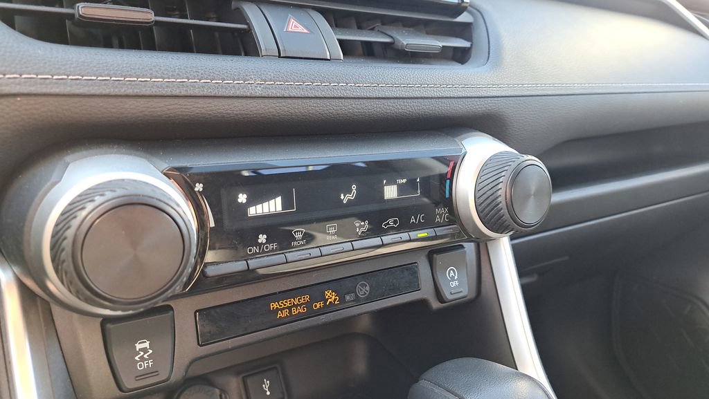 Used 2021 Toyota RAV4 LE image 22