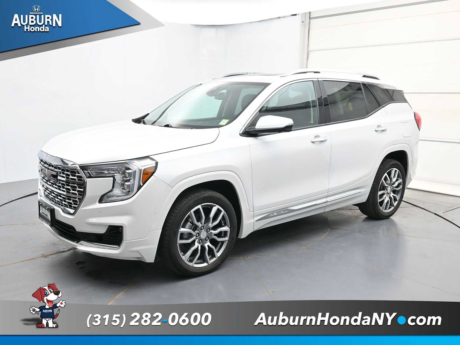 Used 2022 GMC Terrain Denali w/ Denali Premium Package AWD/4WD image 2