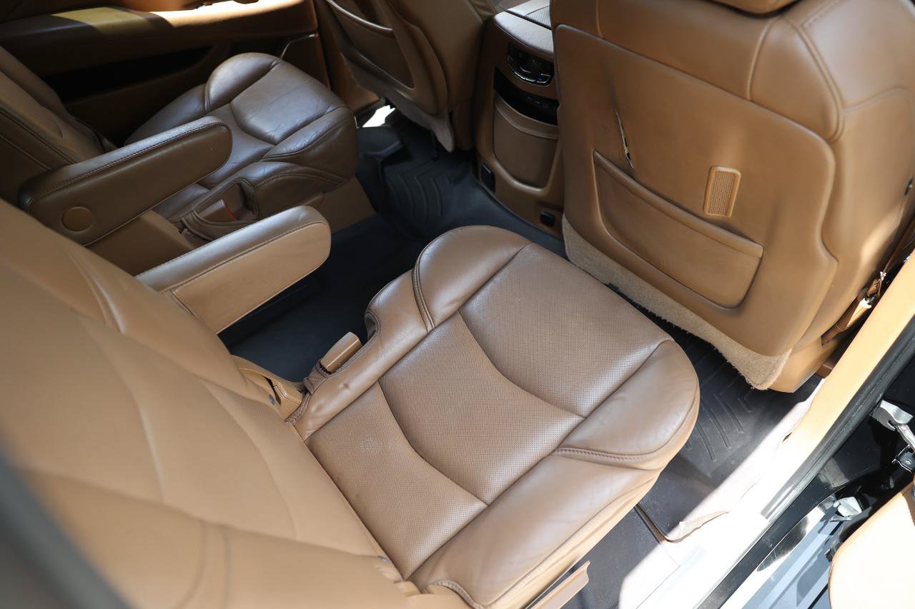 Used 2017 Cadillac Escalade ESV Platinum RWD image 12