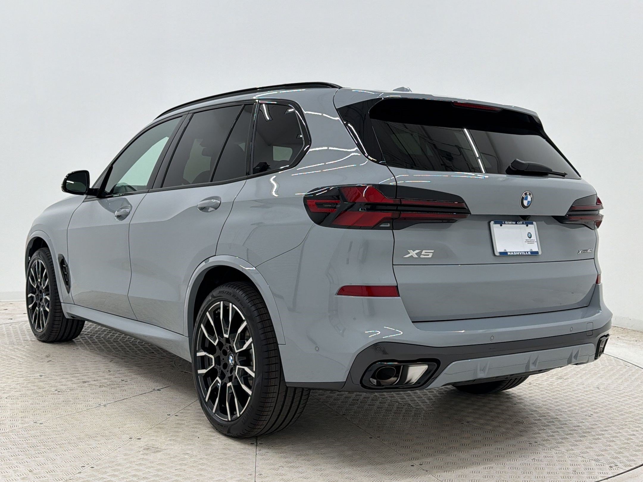 New 2026 BMW X5 xDrive40i w/ M Sport Package AWD/4WD image 3