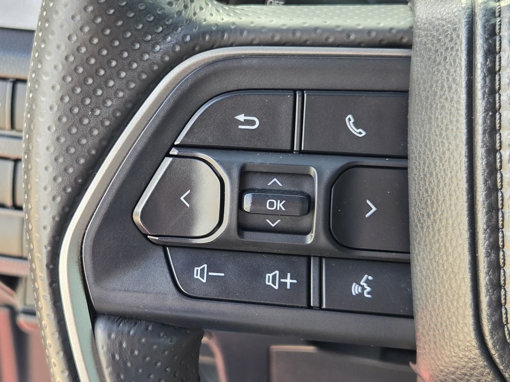 Used 2025 Toyota 4Runner SR5 AWD/4WD image 22